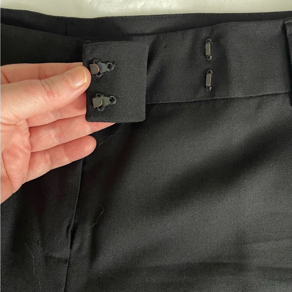 EUC! PER SE CUFFED BERMUDA SHORTS IN BLACK - LADIES SIZE 12 - Picture 2 of 4